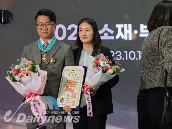 은탑산업훈장을 수상한 ㈜동진쎄미켐 윤혁민 상무이사.(사진=데일리뉴스)