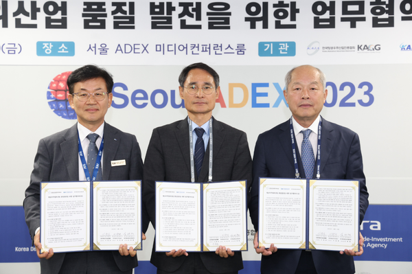 이날 체결식에는 항공우주협회 이종호 사업본부장, KAI 이상재 CS센터장, 협의회 김태형 회장 등 항공우주 및 방위산업의 주요 관계자들이 참석했다.(사진=KAI제공)