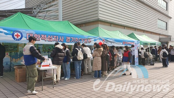 야외에서는 △탄소중립Zone, △안전체험Zone, △그린Zone, △함께나눔Zone, △재난체험Zone 등 다양한 부스가 운영되어 참가자들이 일상 속에서의 탄소중립 활동을 직접 체험할 수 있는 기회를 제공했다.(사진=데일리뉴스)