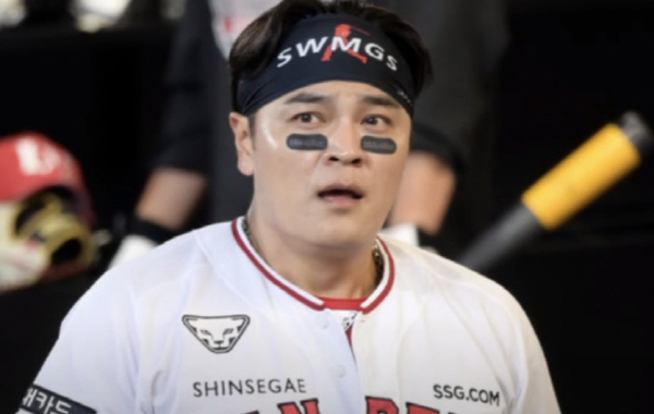 추신수, SSG에서 2024년까지 뛰고 은퇴…연봉 3천만 원 전액 기부