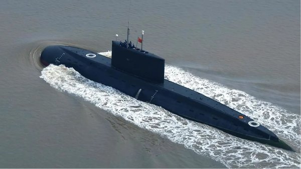 중국에서 운용 중인 러시아제 킬로급 잠수함.
