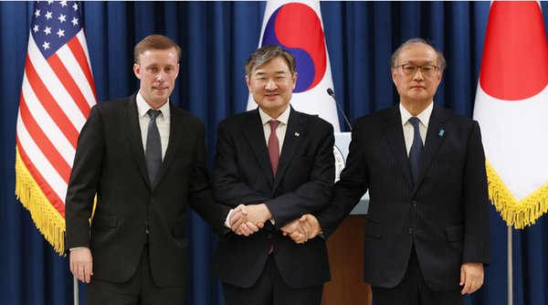 조태용 국가안보실장은 18일 오후, 제이크 설리번 미국 국가안보보좌관 및 아키바 다케오 일본 국가안전보장국장과 연속 유선 협의를 진행했다.(사진=대통령실 제공)
