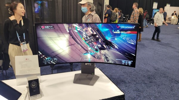 LG' UltraGear Gaming Monitor in a 'curved' shape