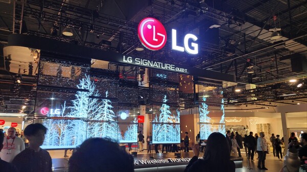 ​LG Signature OLED T 투명 TV (사진=고한영 편집장)