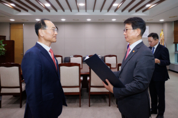 박상우 장관, 이성해 국가철도공단 신임 이사장에 임명장 수여