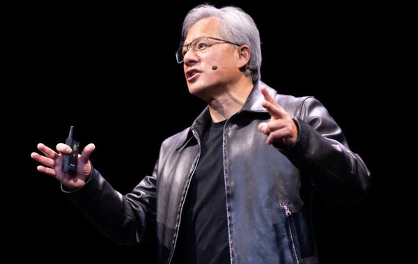 엔비디아 주가 폭등으로 글로벌 억만장자 15위에 오른 젠슨 황. 사진=엔비디아
