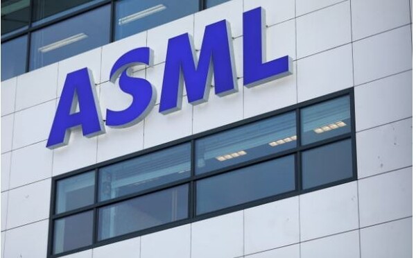 반도체용 노광기 전문기업 네덜란드 ASML이 명품그룹 LVMH를 제치고 유럽 시총2위 기업에 등극했다. 사진=연합뉴스