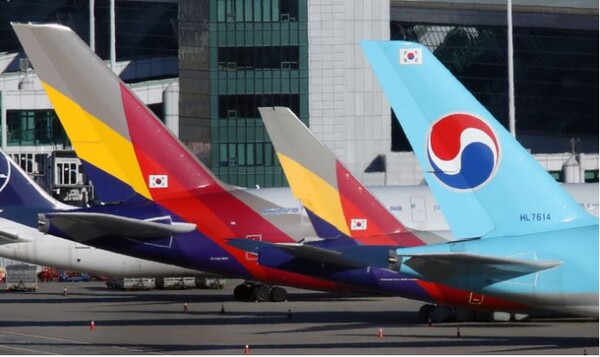 합병을 앞둔 대한항공과 아시아나항공 항공기. 사진=연합뉴스