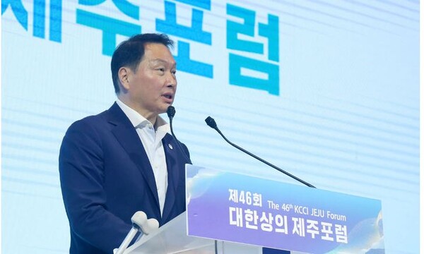 최태원 대한상공회의소 회장이 지난 15일 제주 해비치 호텔·리조트에서 열린 제46회 제주포럼 폐회식에 참석해 폐회사를 하고 있다. 사진=대한상의