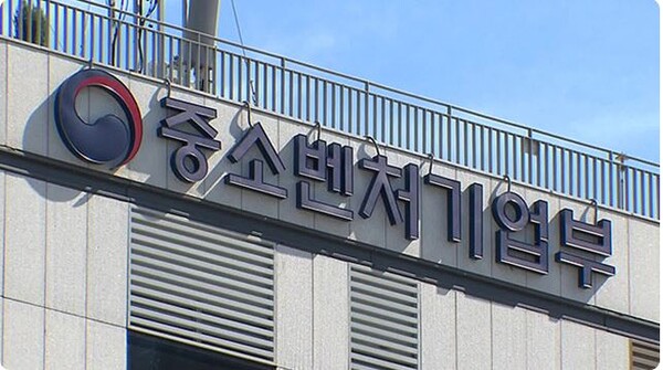 중소벤처기업부가 초격차 AI스타트업 레벨업 전략을 마련, 적극 추진한다. 사진은 세종정부청사내 중기부건물.