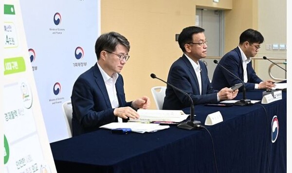 최상목 부총리 겸 기획재정부 장관이 지난 22일 정부세종청사에서 열린 2025년 예산안 브리핑'에서 모두발언을 하고 있다. 사진=기재부