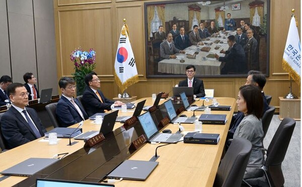 이창용 한국은행 총재가 22일 오전 서울 중구 한국은행 본관에서 금융통화위원회 본회의를 주재하고 있다. 사진=사진공동취재단 