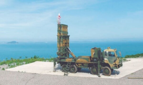 천궁Ⅱ 미사일은 발사 후 측추력기로 방향을 바꿔 적의 탄도미사일 탄두에 바로 부딪혀 파괴한다. 사진=방위사업청