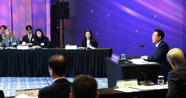 尹대통령 "AI가 국가 명운 좌우...2027년까지 AI총력전" 선언