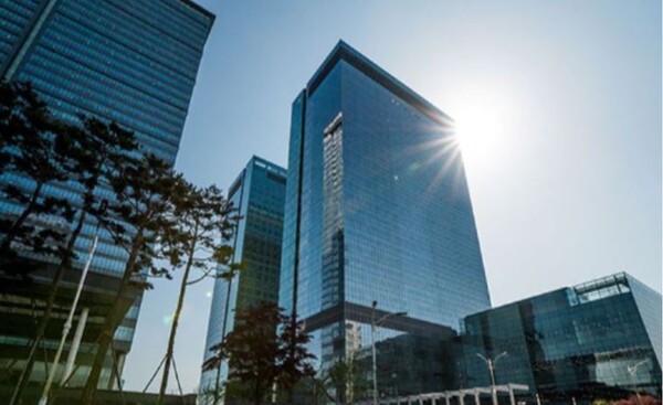 [핫STOCK]외국인 매도행진에 또 5만전자로 주저앉은 삼성잔자