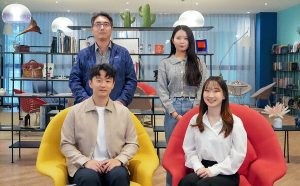 사진 좌측 상단부터 시계방향으로 강현욱교수, 김민경 연구원, 신지영 연구원, 허준호 연구원(제1저자). 사진=울산과학기술원