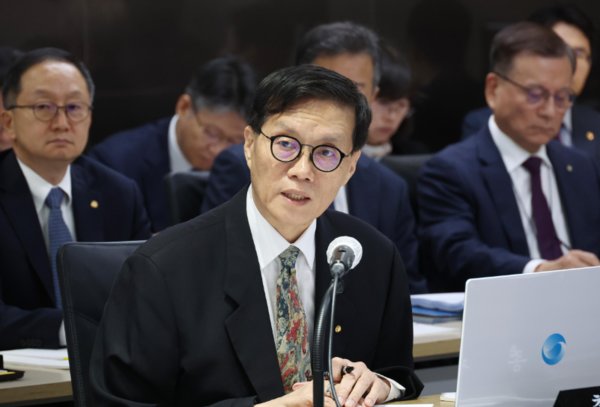 이창용 한국은행 총재가 지난 14일 국회 기획재정위원회 국정감사에서 의원 질의에 답하고 있다. 사진=연합뉴스