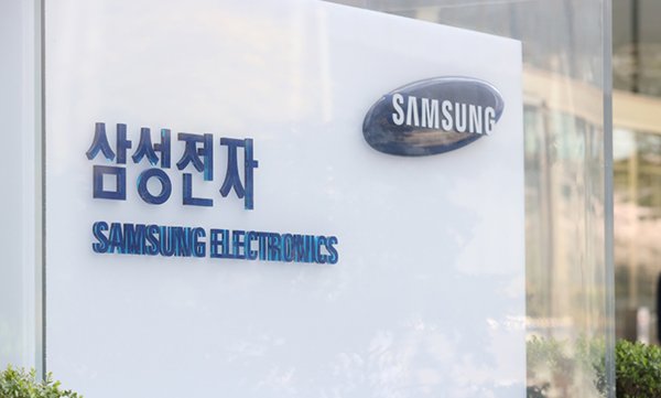 삼성전자 반도체 영업이익이 하이닉스에 추월당하는 초유의 일이 발생했다. 사진은 삼성전자 서초사옥. 사진=TV조선캡쳐