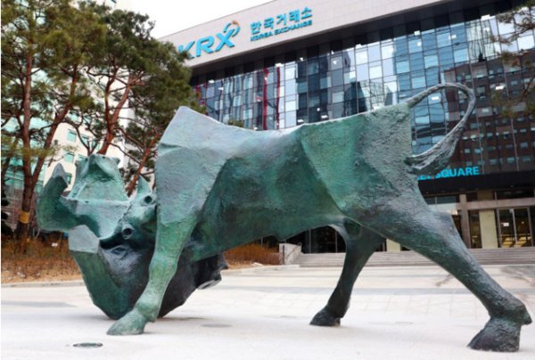 금투세 폐지 결정 소식이 알려지자 4일 증시가 급반등했다. 사진은 한국거래소 앞 황소상. 사진=한국거래소
