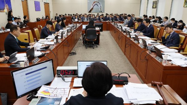10일 오전 국회에서 과학기술정보방송통신위원회의 소프트웨어정책연구소, 한국인터넷진흥원, 한국방송통신전파진흥원 등의 국정감사가 열리고 있다. 사진=연합뉴스