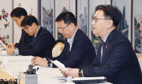 김범석 기획재정부 차관이 3일 서울 종로구 정부서울청사에서 열린 '제48차 경제관계차관회의 겸 제36차 물가관계차관회의'를 주재, 모두발언을 하고 있다. 사진=기획재정부