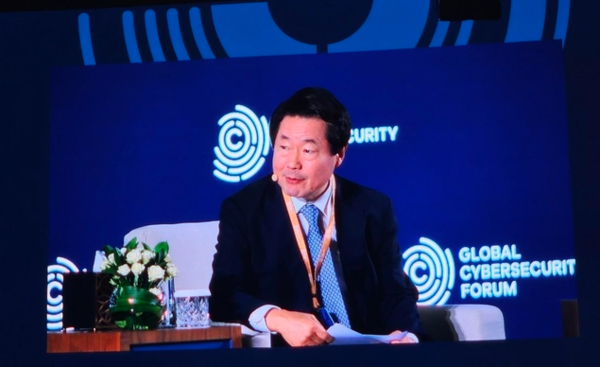 강석균 안랩 대표가 년 10월 2일 사우디 리야드에서 개최된 국제사이버보안포럼 ‘Global Cybersecurity Forum Annual Meeting: GCF2024)’에서 발언하고 있다. 사진=안랩