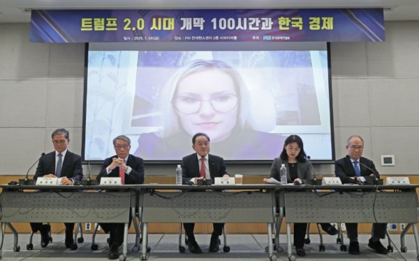 화상 기조강연을 하는 캘리 앤 쇼 트럼프1기 NEC부위원장. 사진=한국경제인협회