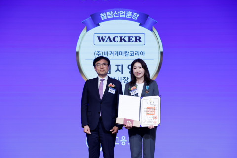 바커케미칼코리아 김지영 부사장이 ‘남녀고용평등 유공자 포상’ 철탑산업훈장을 수훈했다 - 바커케미칼코리아 제공